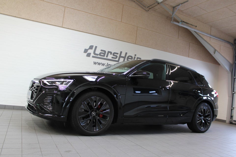 Audi Q8 e-tron 55 S-line quattro 5d