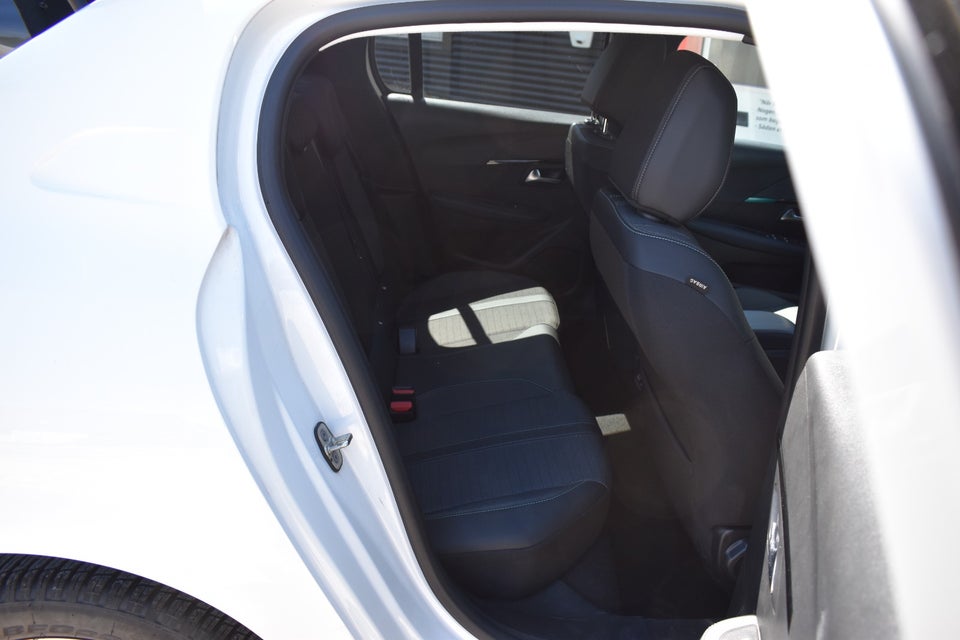 Peugeot 208 1,2 PureTech 100 Allure EAT8 5d