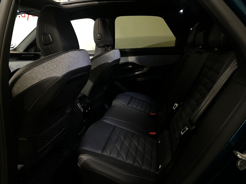Peugeot e-3008 77 GT Pack 5d