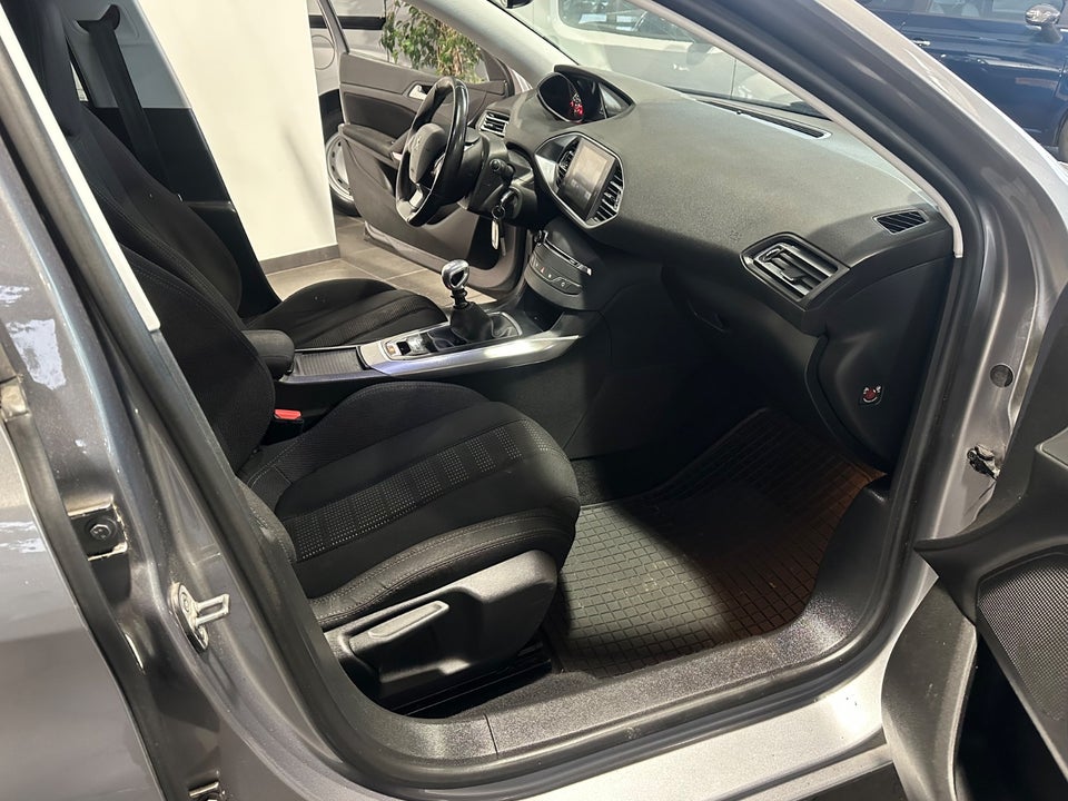 Peugeot 308 1,6 BlueHDi 120 Allure SW 5d