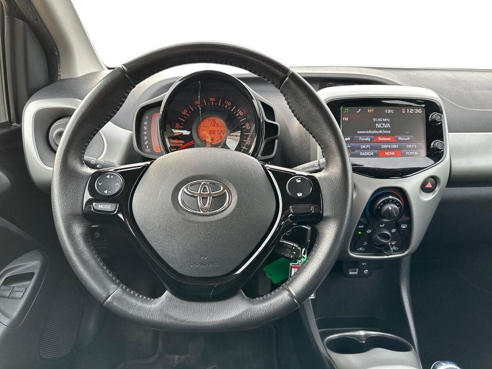 Toyota Aygo 1,0 VVT-i x-play x-touch 5d