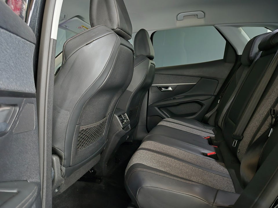 Peugeot 3008 1,2 e-THP 130 Allure EAT6 5d