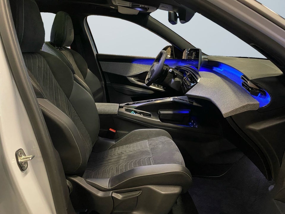 Peugeot e-3008 77 GT Pack 5d