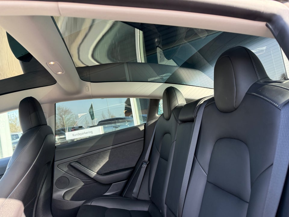 Tesla Model 3 Standard Range+ RWD 4d