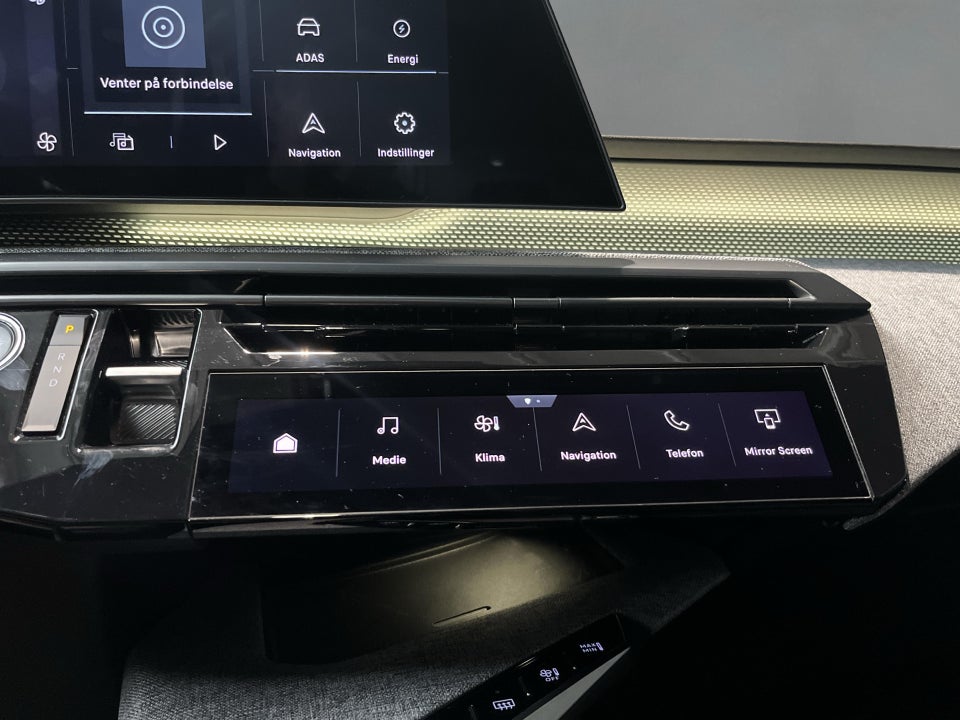 Peugeot e-3008 77 GT Pack 5d