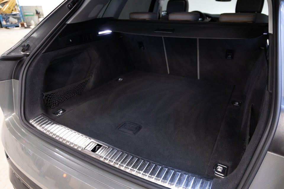 Audi Q8 e-tron 55 Advanced quattro 5d