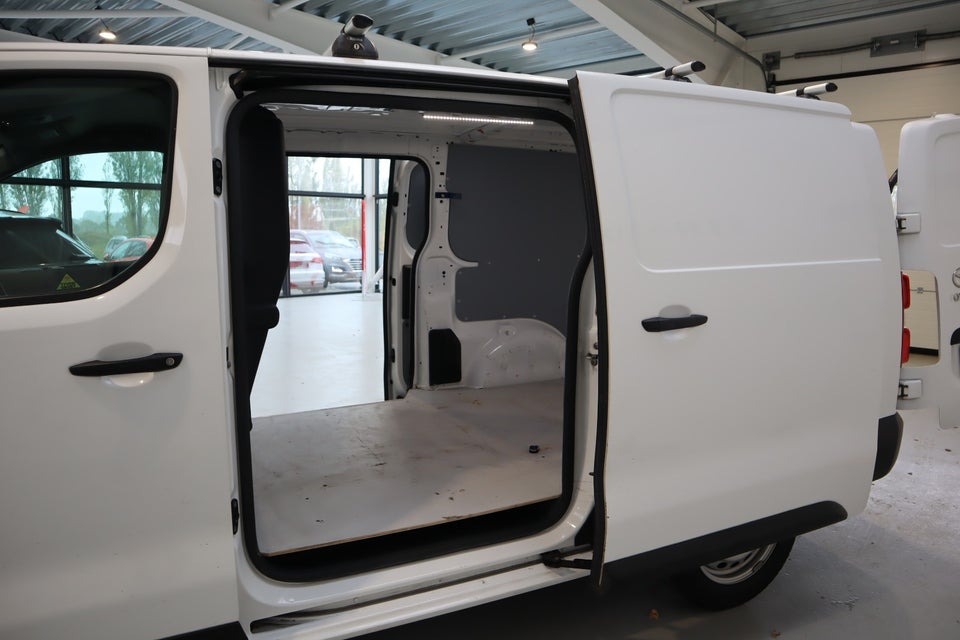 Toyota ProAce 2,0 D 122 Medium Comfort Master aut. 5d