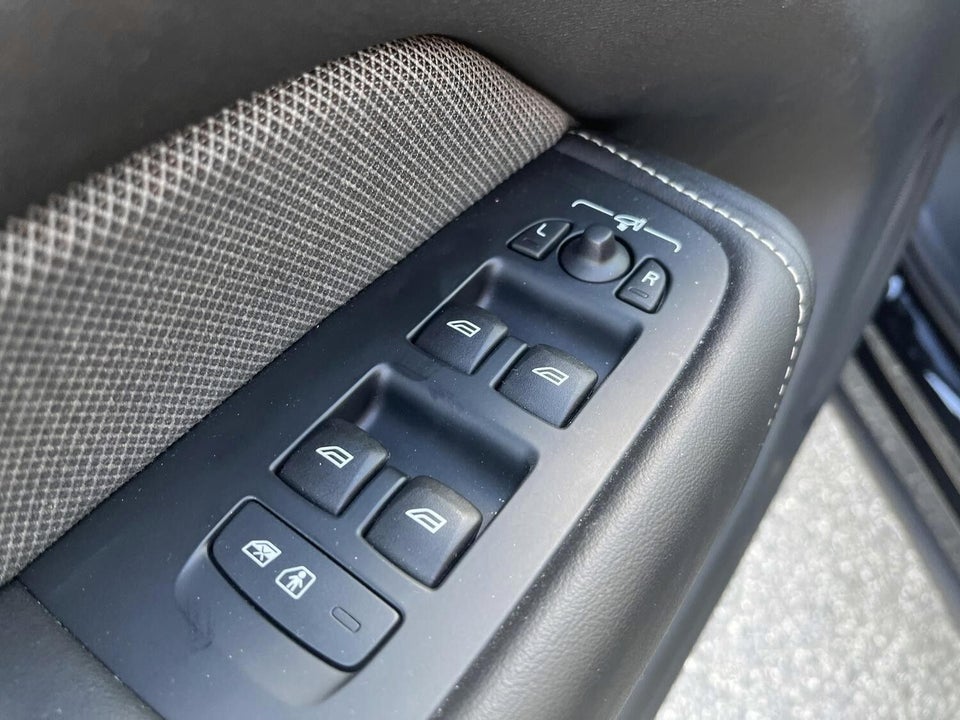 Volvo XC60 2,0 T6 ReCharge Black Edition aut. AWD 5d