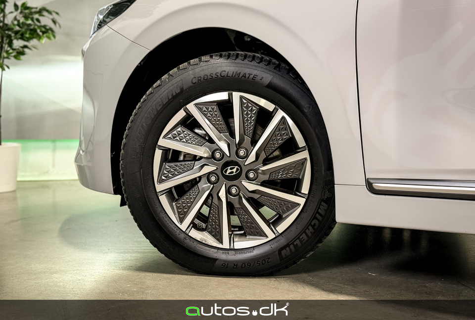 Hyundai Ioniq 40 EV Premium 5d