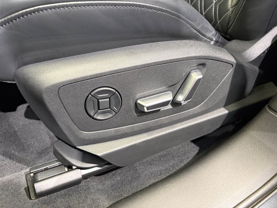 Audi Q8 e-tron 55 S-line quattro 5d