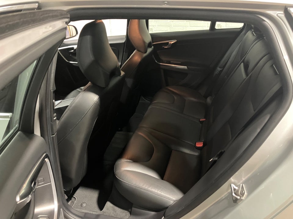 Volvo V60 2,0 D4 190 Summum aut. 5d