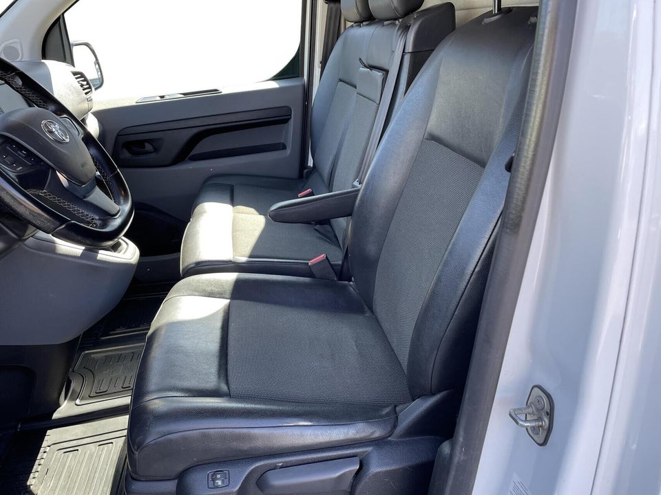 Toyota ProAce 2,0 D 122 Long Comfort Master 5d