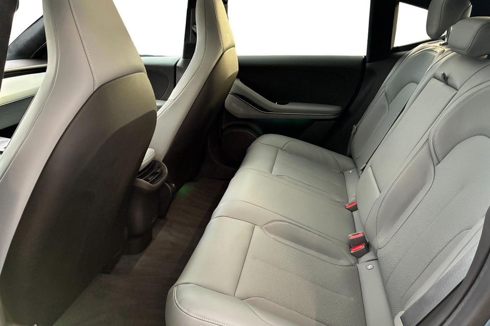 NIO ET5 75 Standard Range 4d