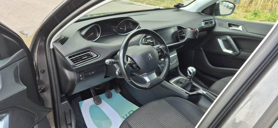 Peugeot 308 1,5 BlueHDi 130 Allure+ SW 5d