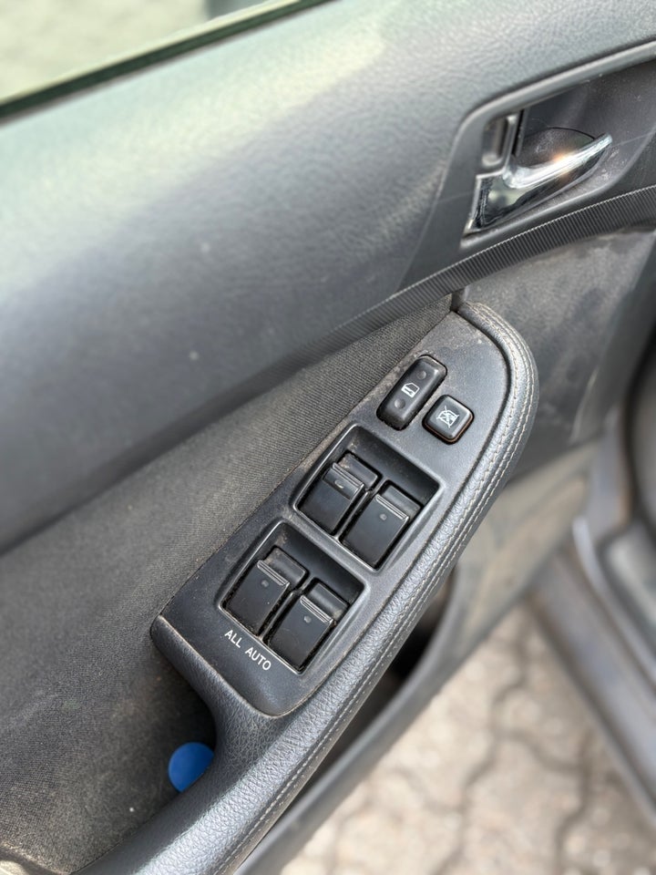 Toyota Avensis 2,0 Sol 4d