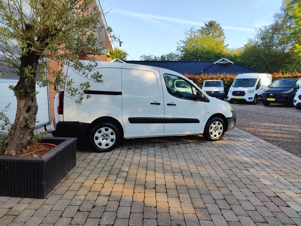 Peugeot Partner 1,6 BlueHDi 100 L2 Flex Van 5d