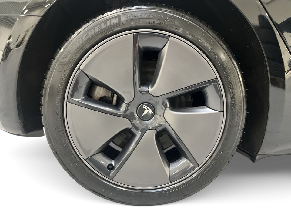 Tesla Model 3 Standard Range+ RWD 4d