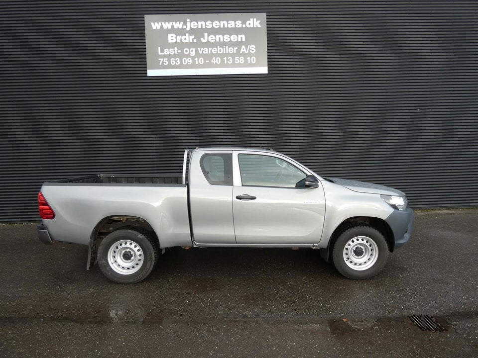 Toyota HiLux 2,4 D T2 Ex.Kab 4d