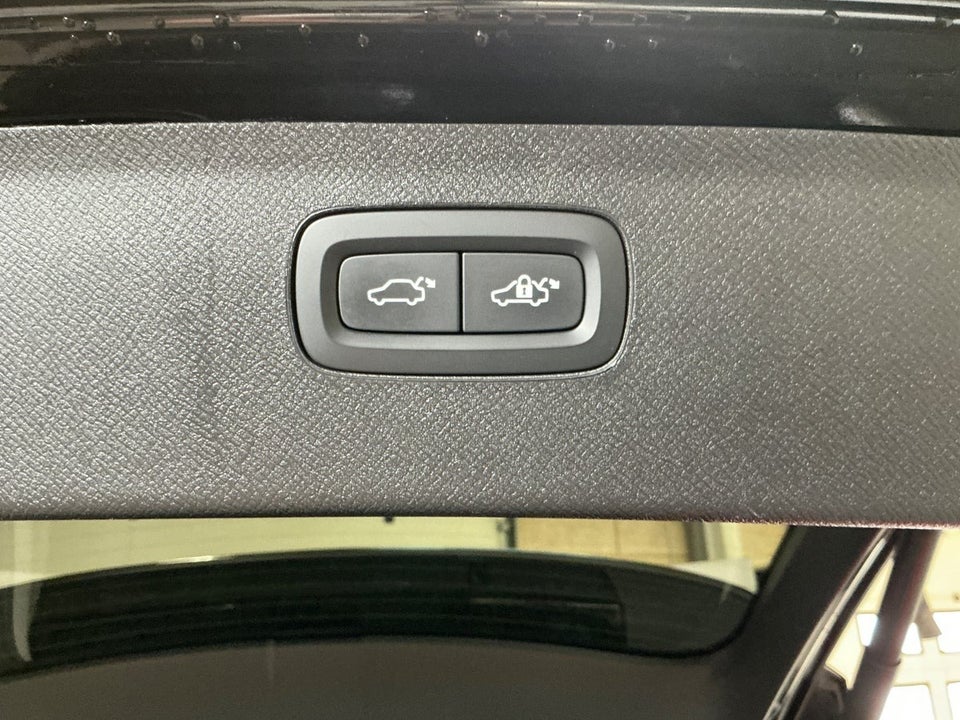 Volvo XC90 2,0 T8 ReCharge R-Design aut. AWD 7prs 5d