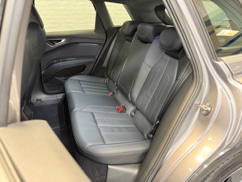 Audi Q4 e-tron 45 S-line quattro 5d