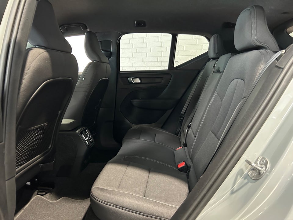 Volvo EX40 Extended Range Plus 5d