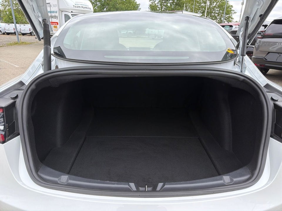 Tesla Model 3 Standard Range+ RWD 4d