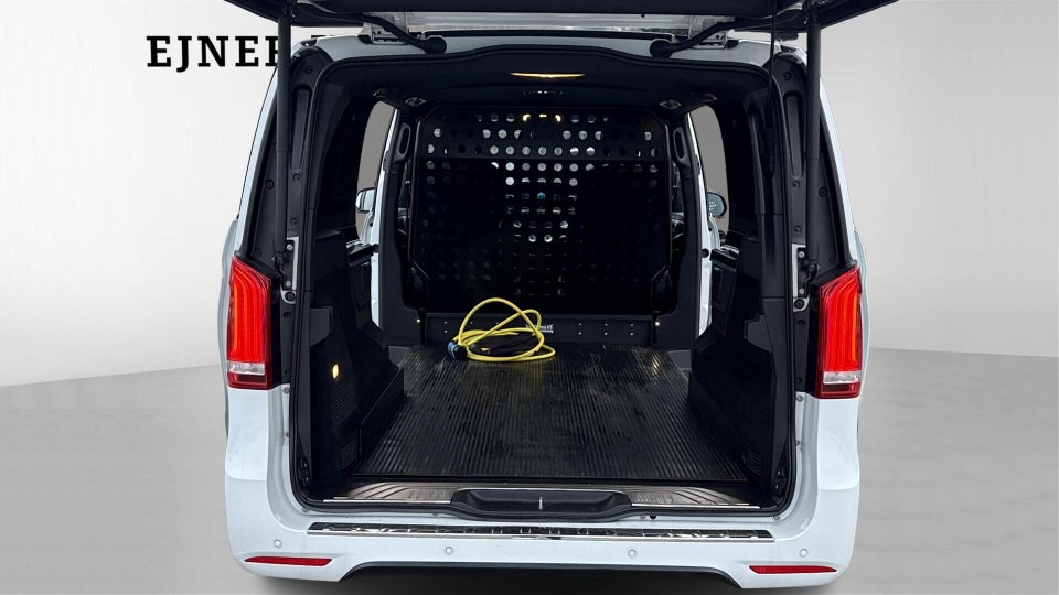 Mercedes EQV300 Avantgarde XL Van