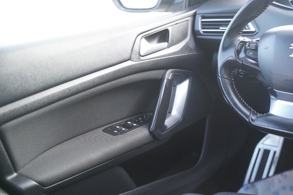 Peugeot 308 1,5 BlueHDi 130 Prestige Sky 5d