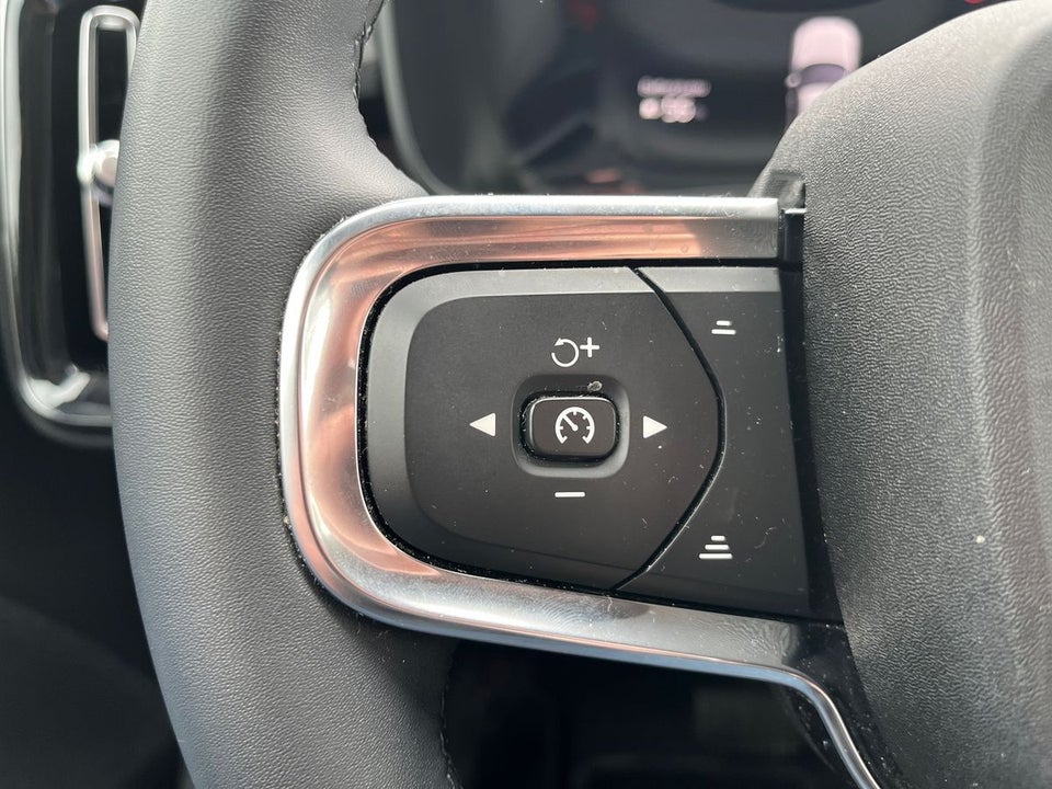 Volvo XC40 ReCharge Extended Range Plus 5d