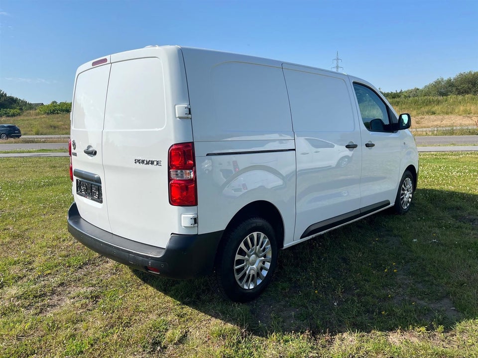 Toyota ProAce 2,0 D 122 Medium Comfort Master aut. 5d
