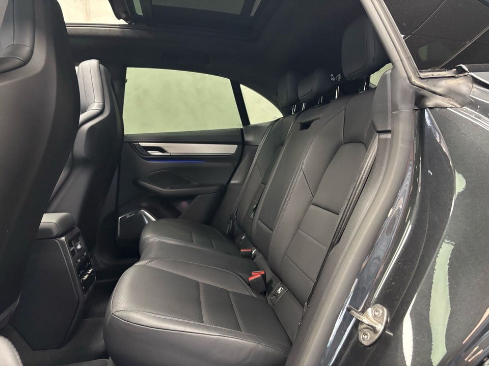 Porsche Macan Turbo 5d