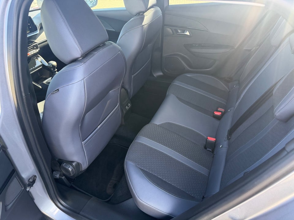 Peugeot 2008 1,2 PureTech 130 Allure Pack 5d