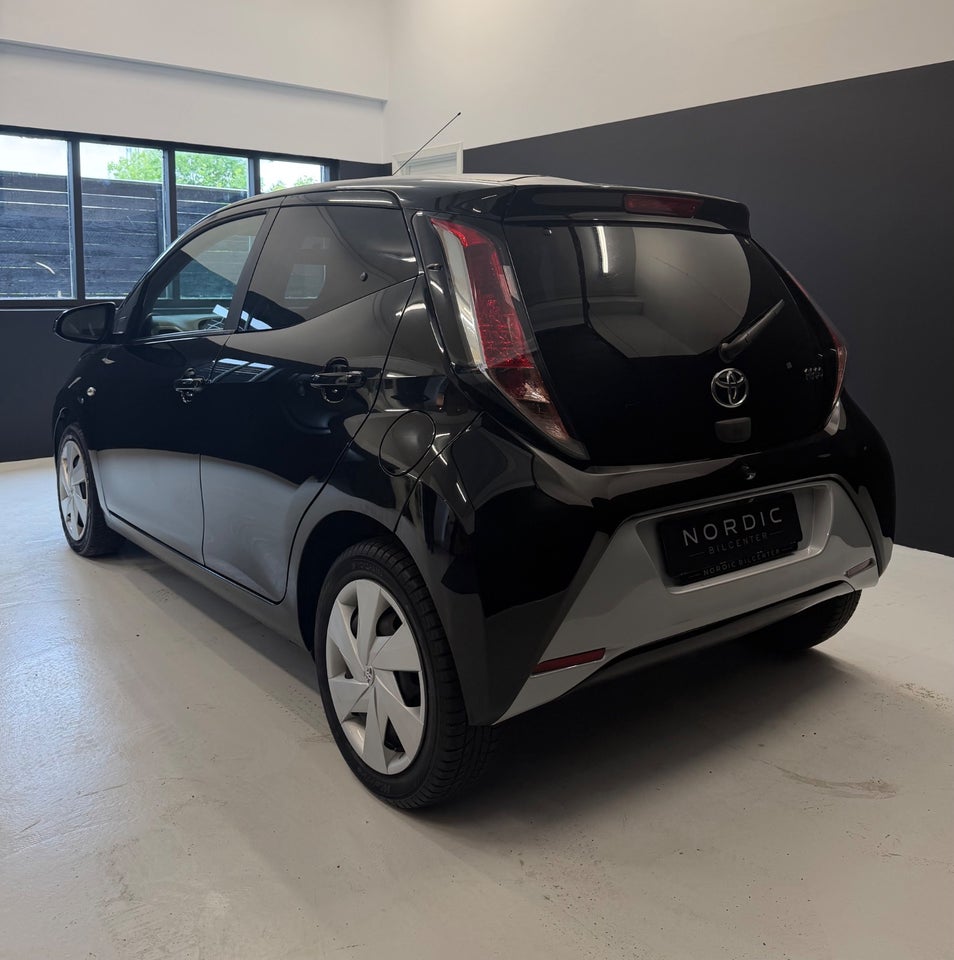 Toyota Aygo 1,0 VVT-i x-black 5d