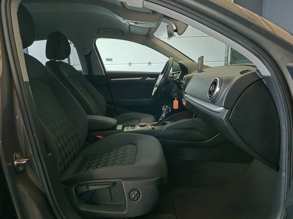 Audi A3 1,6 TDi 110 Ambiente S-tr. 4d