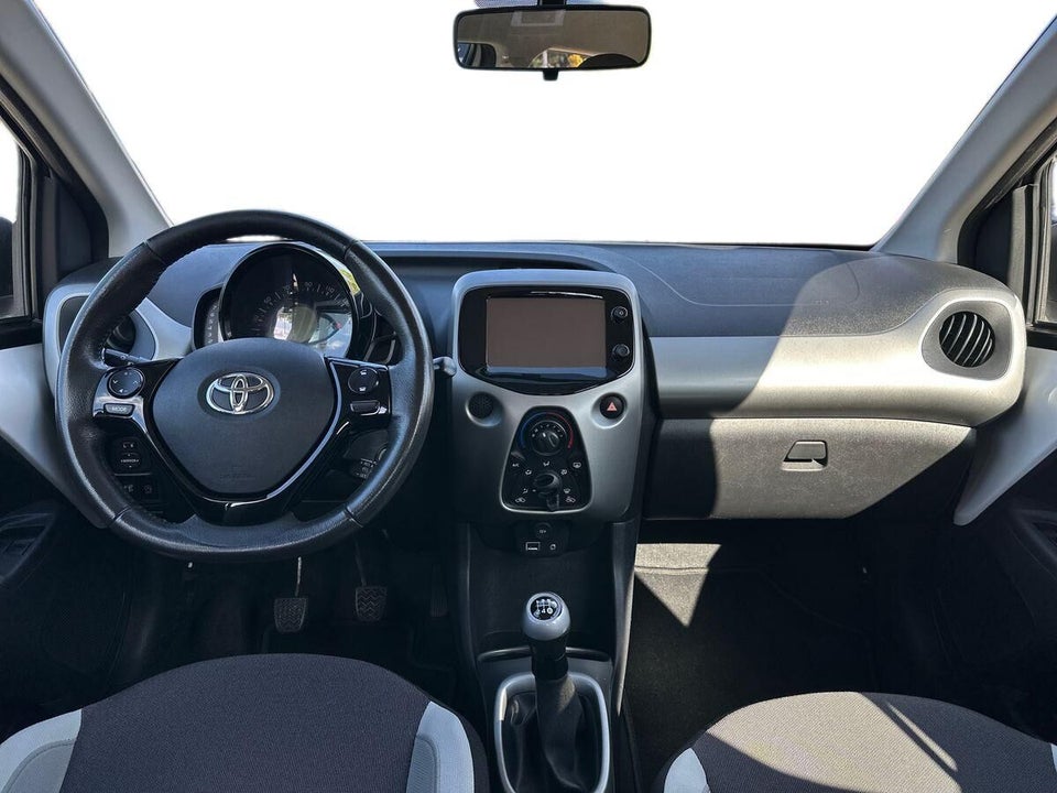 Toyota Aygo 1,0 VVT-i x-play x-touch 5d