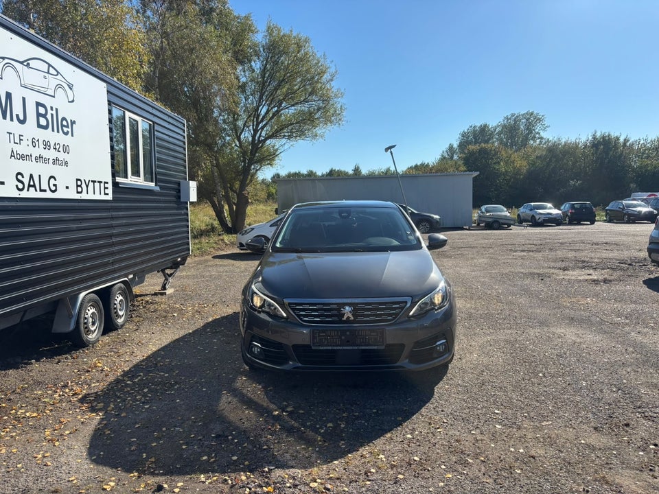 Peugeot 308 1,5 BlueHDi 130 Allure Sky 5d