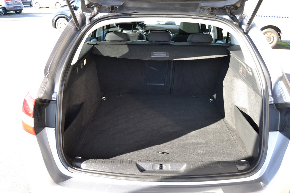 Peugeot 308 1,6 BlueHDi 120 Allure Sky SW 5d