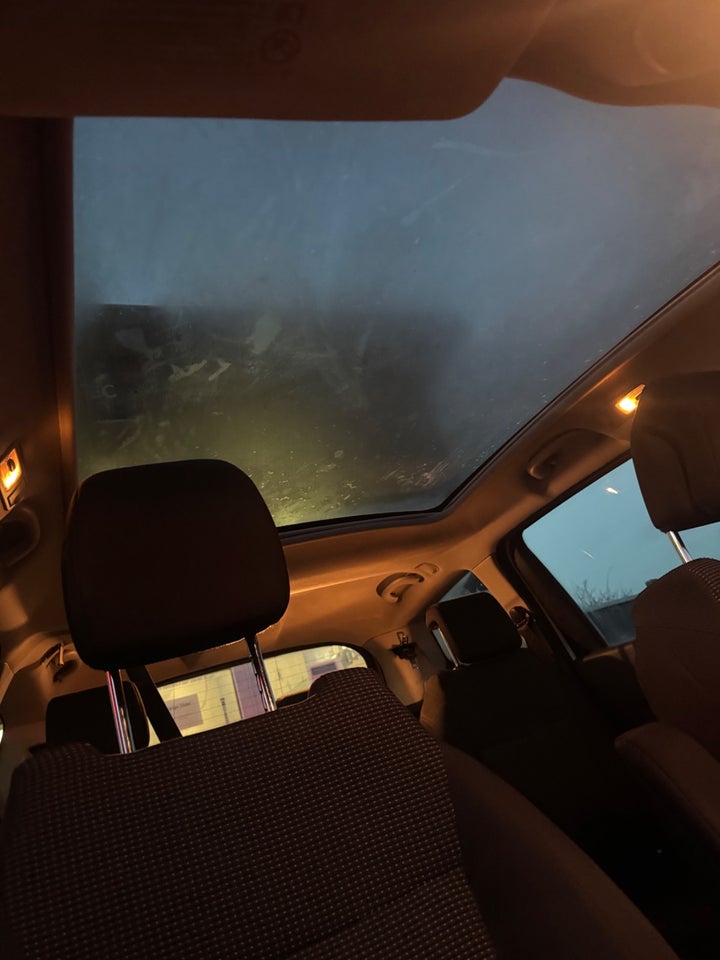 Peugeot 5008 1,6 HDi 110 Premium aut. 7prs 5d