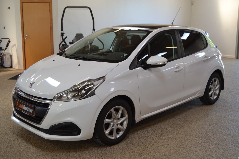Peugeot 208 1,2 VTi 82 Chili Sky+ 5d