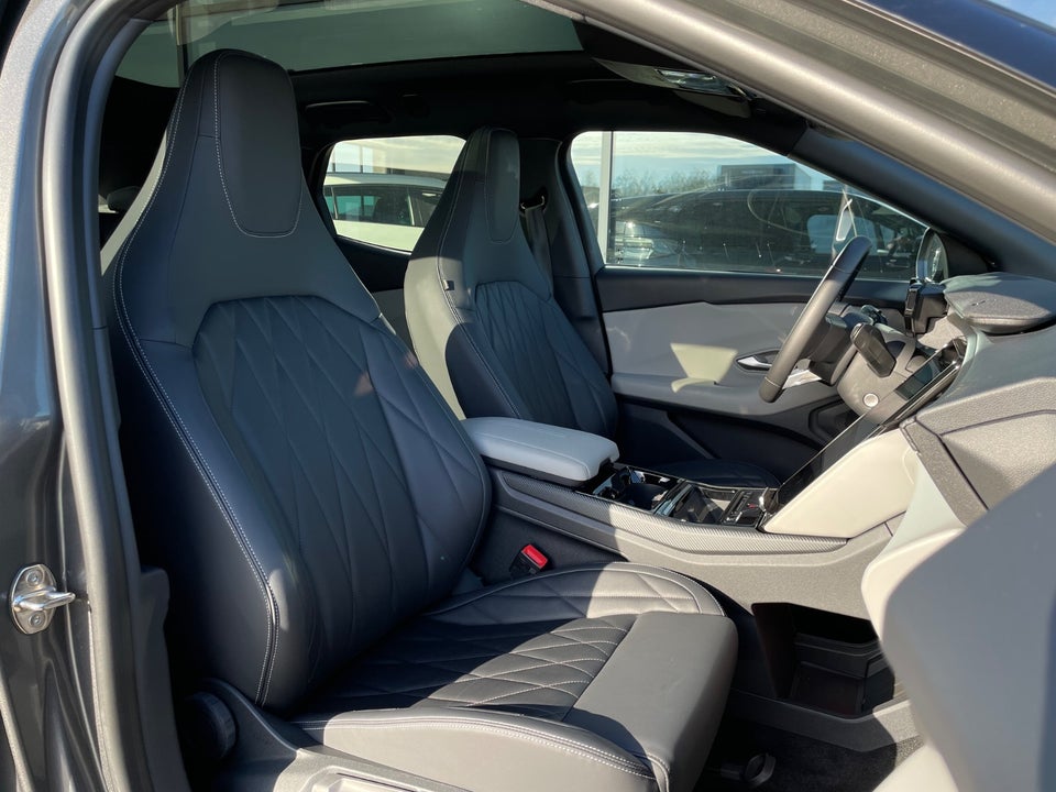 Ford Explorer 82 Premium Extended Range 5d