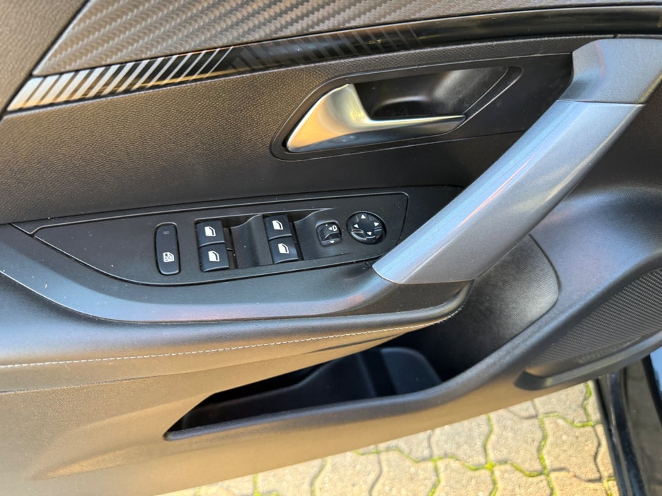 Peugeot 2008 1,5 BlueHDi 100 Allure Pack Van 5d