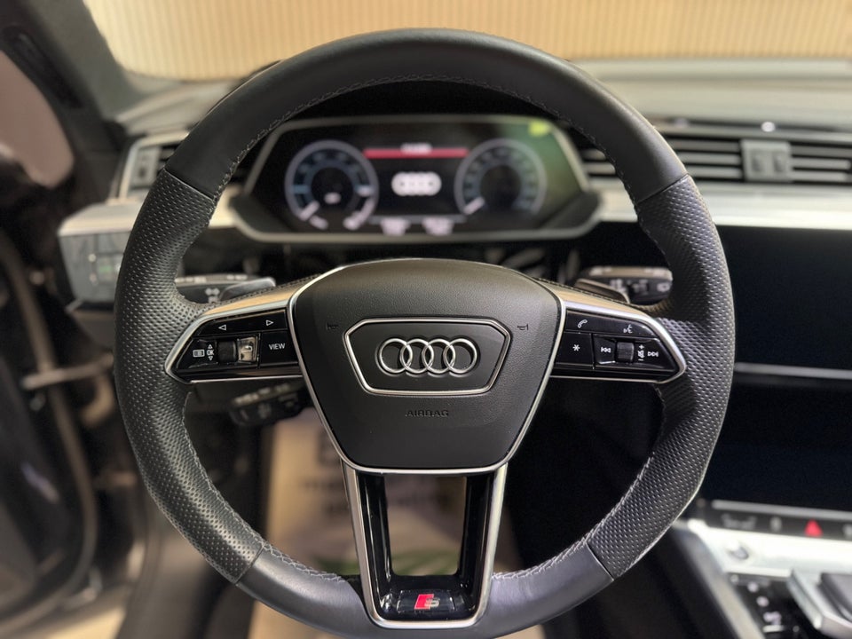 Audi Q8 e-tron 55 S-line quattro 5d