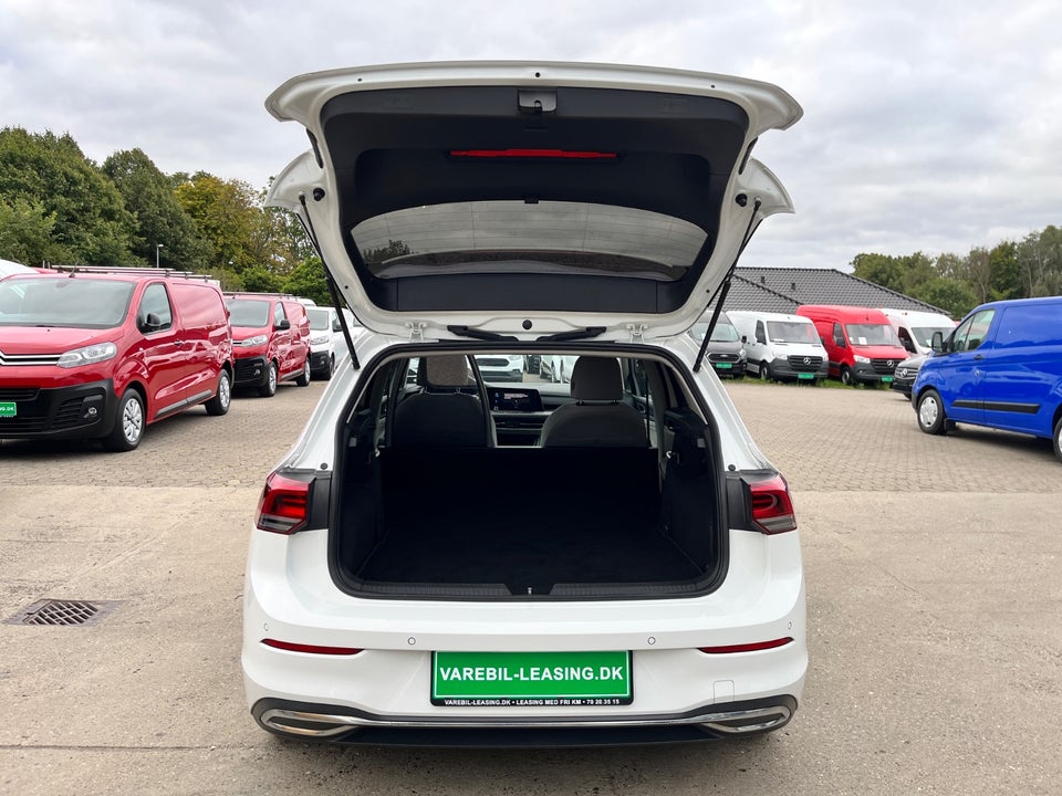 VW Golf VIII 2,0 TDi 150 Style DSG Van 5d