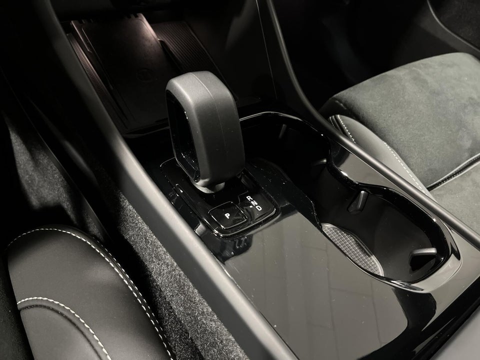 Volvo EX40 Extended Range Plus 5d