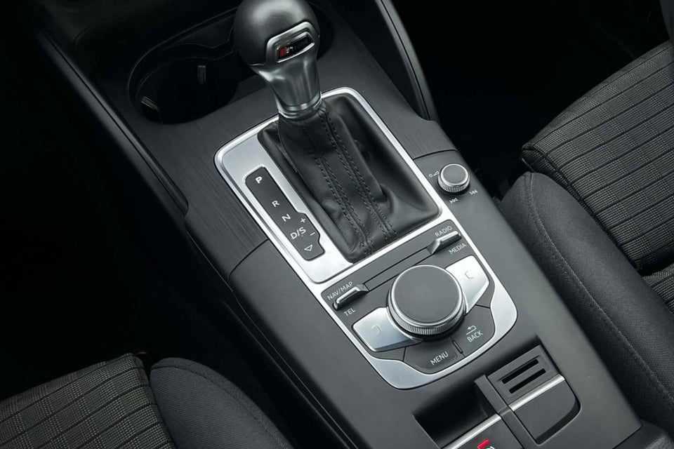 Audi A3 35 TFSi Sport Limited S-tr. 4d
