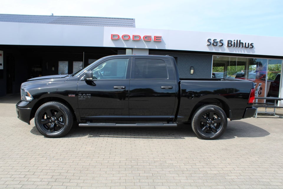 Dodge RAM 1500 5,7 V8 Hemi SLT Classic Black aut. 4d