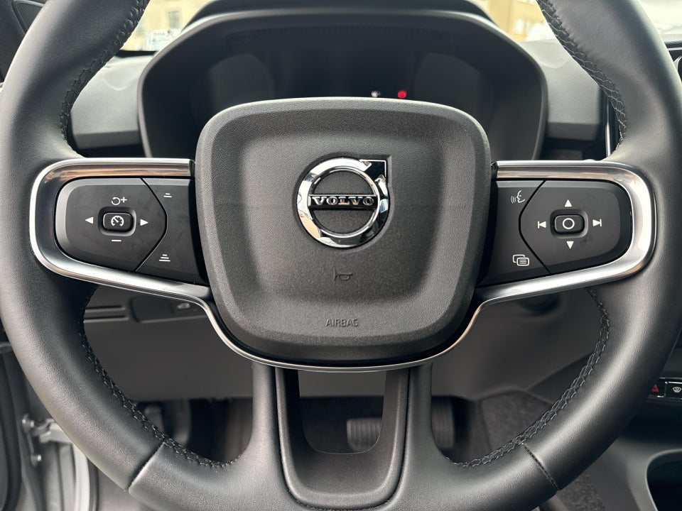 Volvo EX40 Extended Range Plus 5d