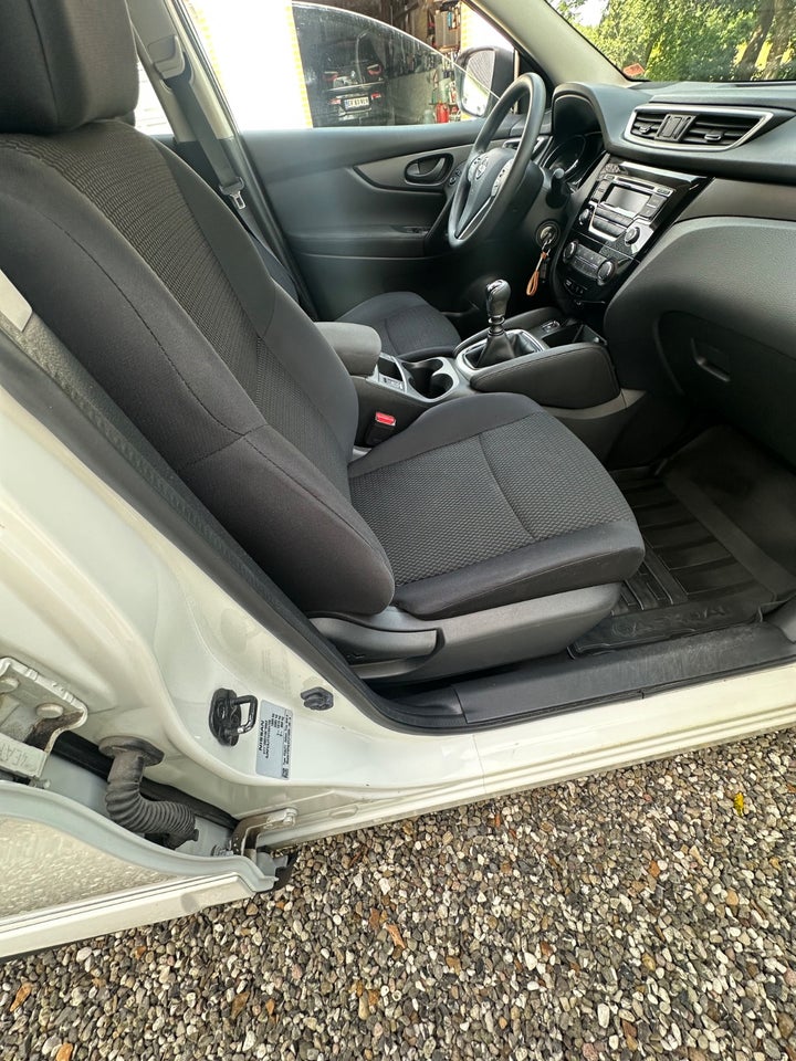Nissan Qashqai 1,6 Dig-T 163 Visia 5d