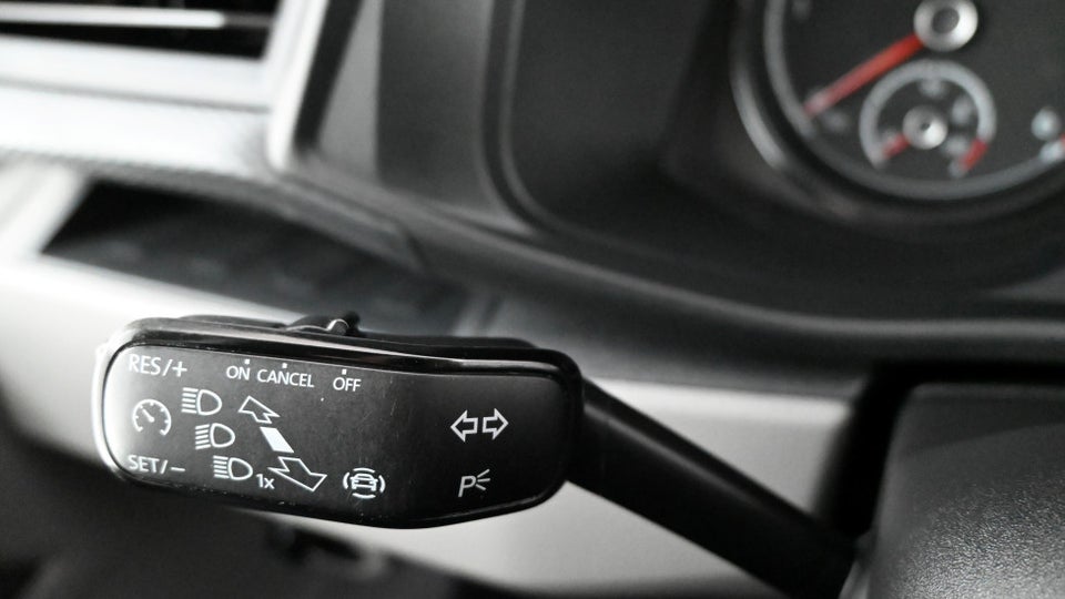 VW Transporter 2,0 TDi 110 Kassevogn kort