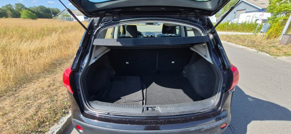 Nissan Qashqai 1,6 Tekna 5d